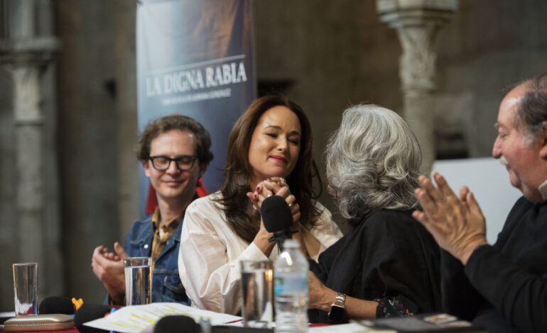 Adriana González del Valle presentó su segundo libro “La Digna Rabia”