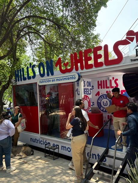 “Hill’s on Wheels”: Consultorios móviles llevan salud y nutrición para mascotas a los parques de la CDMX