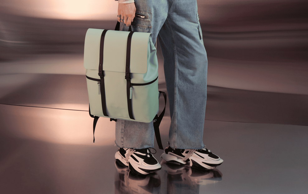 ¿Qué lleva hoy un estudiante en su mochila? Un reflejo de la era digital, el estilo y la sostenibilidad