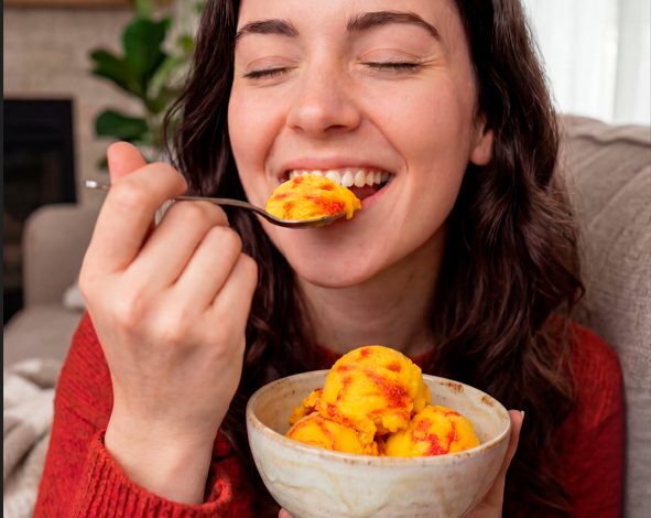 Helados Holanda lanza su nueva Nieve Flamin’ Hot