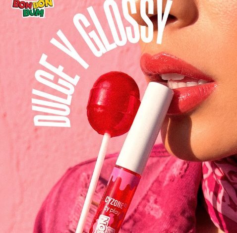 El gloss que sabe a nostalgia: Bon Bon Bum entra al universo beauty