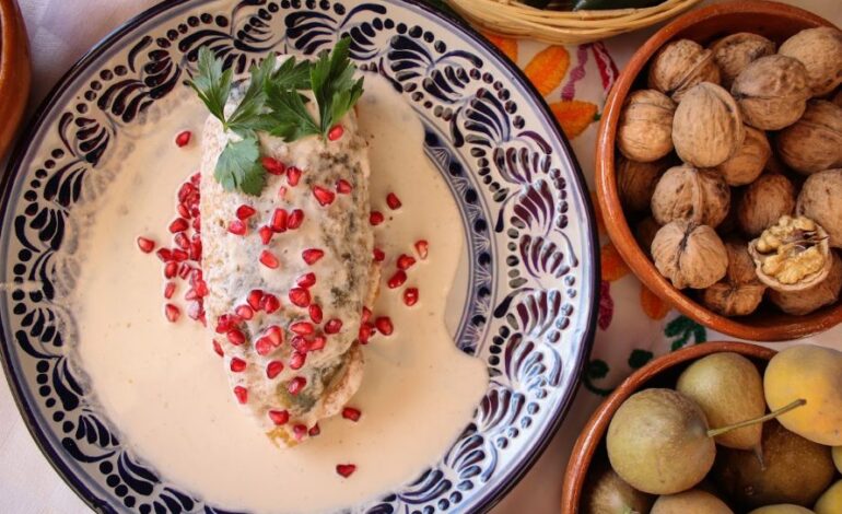 Chiles en nogada y vino: una celebración de sabores mexicanos