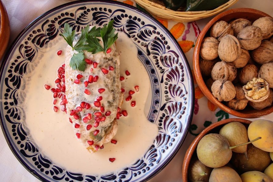 Chiles en nogada y vino: una celebración de sabores mexicanos